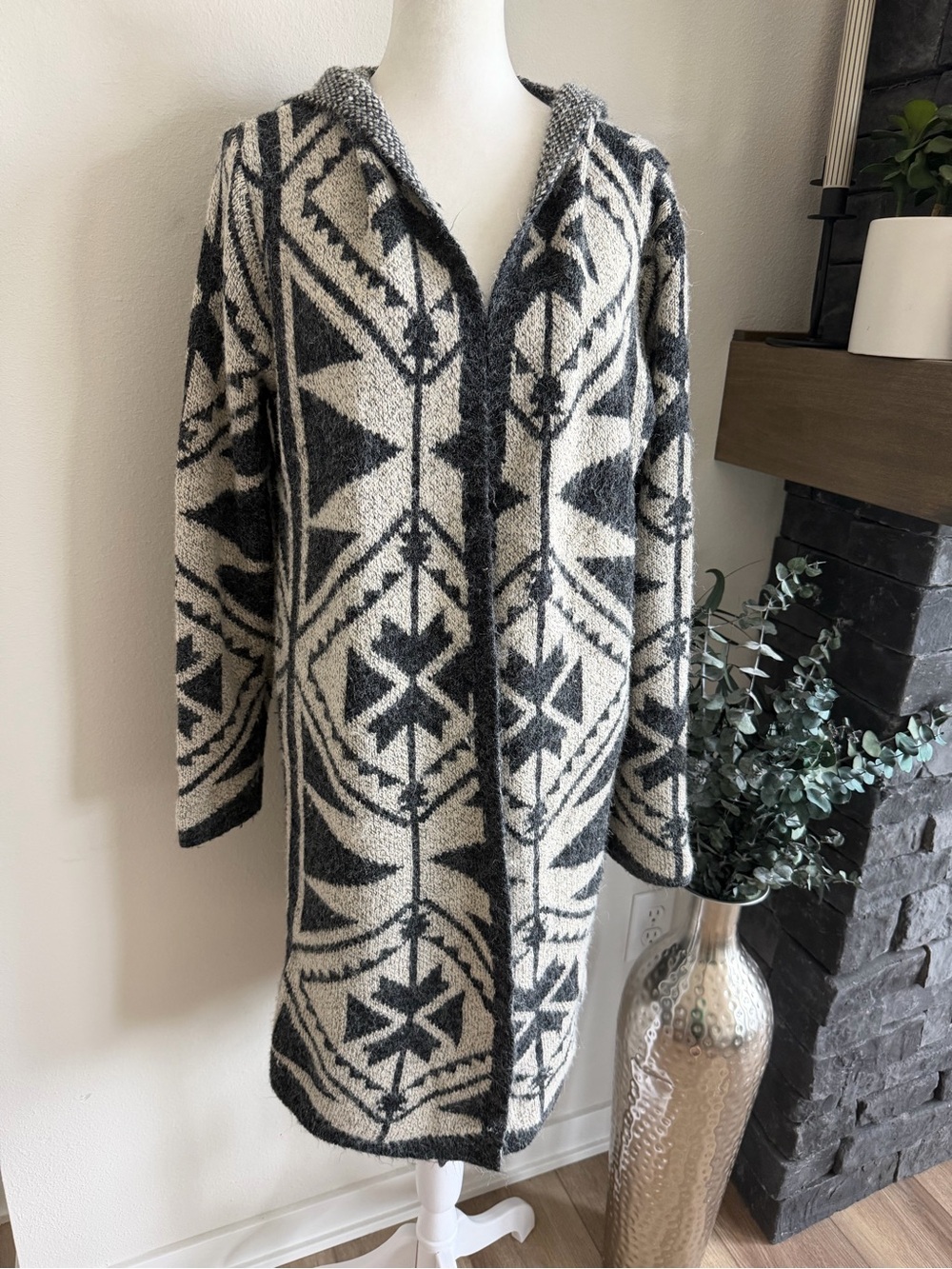 Emory Park Cozy Long Hooded Patterned Sweater Coat - Gray & Cream. Size L